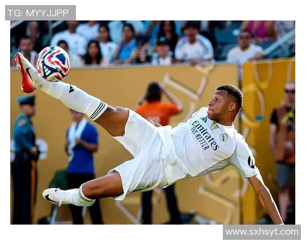 全球足球明星谁的名气最高引发球迷热议与讨论